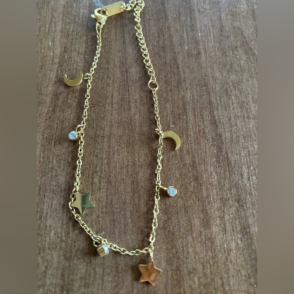 Jewelry Bundle - 2 Bracelets & a Necklace - Sold As Set - Picture 4 of 7